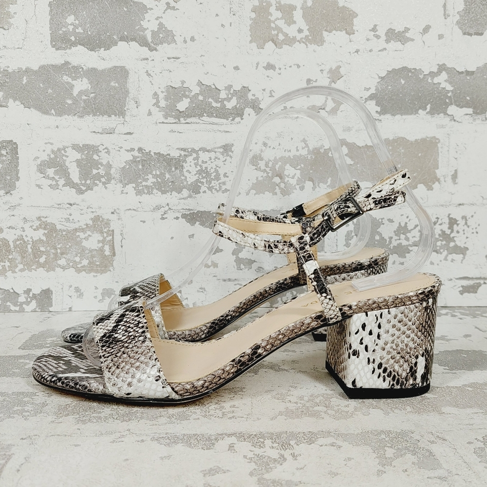 New Pelle Moda Alicia Open Toe Block Heeled Sandal W668
